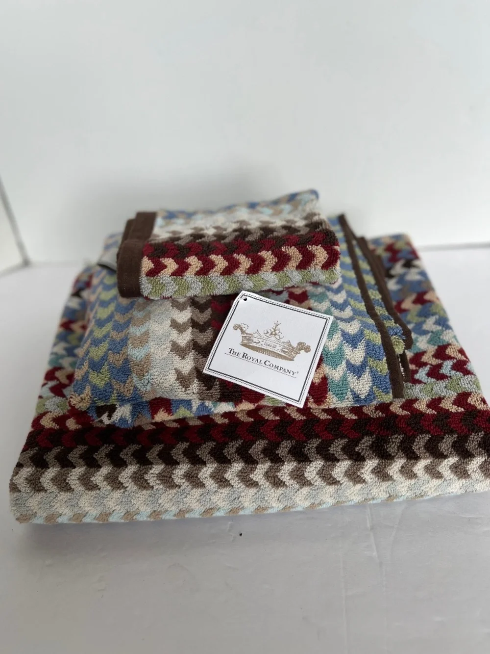 THE ROYAL COMPANY chevron towel set ~ guest ~ dorm room NWT